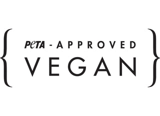 Man sieht das Label von Peta - Approves Vegan.  Ausschließlich Bekleidung und Accessoires die frei von tierischen Produkten und tierfreundlich sind, werden mit diesem Zertifikat gekennzeichnet.